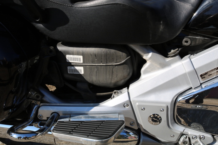 1416928-62 Honda Powersports GL1800A Gold Wing 1.8. ABS. 120hp, 2001. Low mileage.