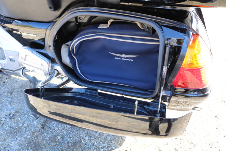 1416928-70 Honda Powersports GL1800A Gold Wing 1.8. ABS. 120hp, 2001. Low mileage.