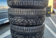 1518815 Tire on rim