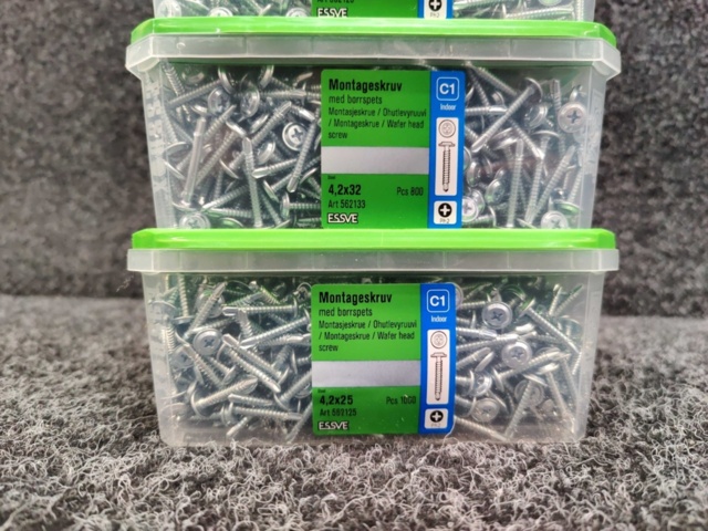 1519007-2 4 pcs Packages Mounting screw, Essve