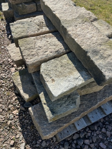 1095155-9 10 st raka Granitkantstenar 130x270x860-1300 mm